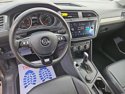 Used 2021 Volkswagen Tiguan SE image 12