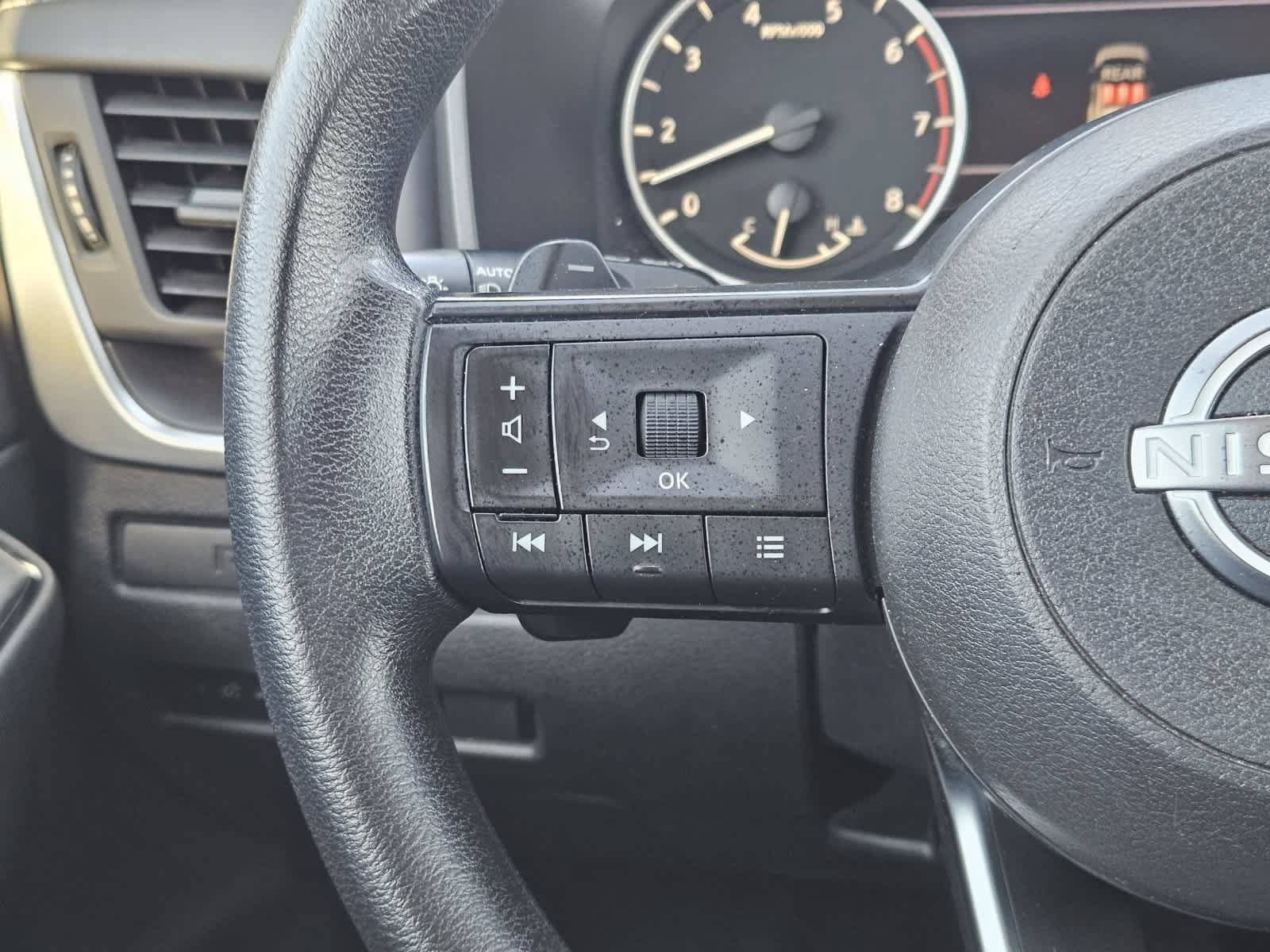 Used 2024 Nissan Rogue S FWD image 26