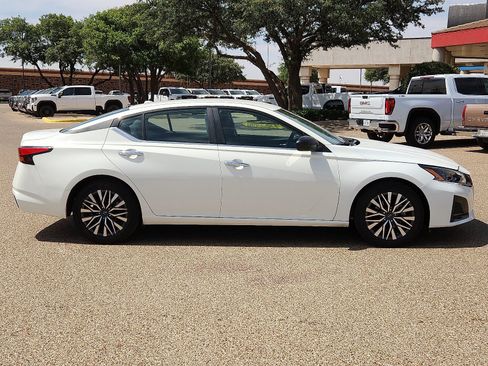 Used 2025 Nissan Altima 2.5 SV FWD image 5