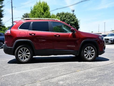 Used 2019 Jeep Cherokee Latitude w/ Cold Weather Group AWD/4WD image 8