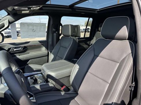 New 2026 Chevrolet Suburban Premier RWD image 38