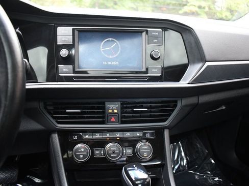 Used 2022 Volkswagen Jetta SE w/ Panoramic Sunroof Package image 22