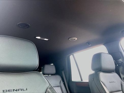 Used 2025 GMC Yukon Denali AWD/4WD image 17
