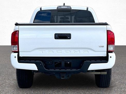 Certified 2017 Toyota Tacoma TRD Sport AWD/4WD image 8