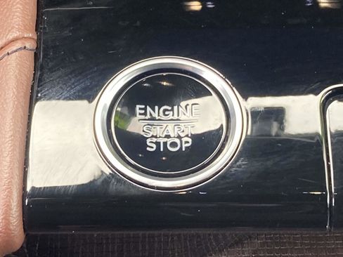 Certified 2025 Lincoln Navigator L Reserve image 29