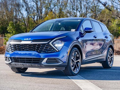 Used 2023 Kia Sportage EX image 3