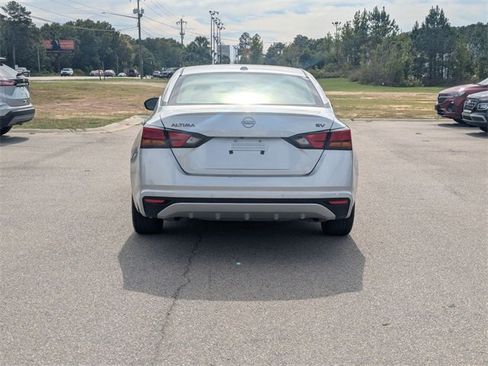 Used 2024 Nissan Altima 2.5 SV image 4