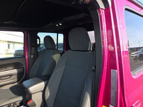 Used 2024 Jeep Gladiator Sport image 15