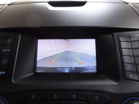 Used 2017 Ford Edge SE image 15