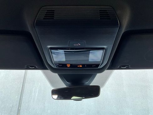 Used 2025 Volkswagen Atlas Cross Sport SE image 15