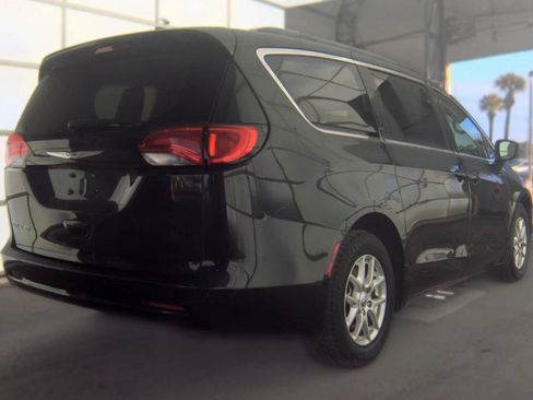 Used 2020 Chrysler Voyager Lxi FWD image 5