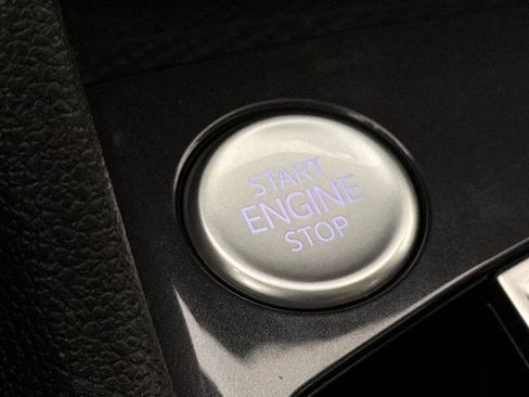 Used 2022 Volkswagen Tiguan SE R-Line image 21