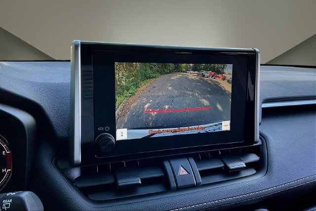 Used 2024 Toyota RAV4 LE AWD/4WD image 14