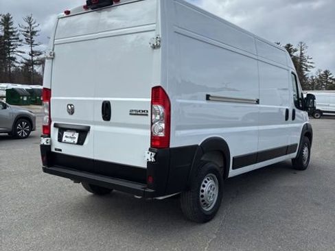 Used 2024 RAM ProMaster 2500 w/ Convenience Group image 7