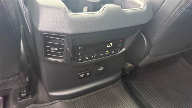 Used 2024 Toyota Sequoia Platinum AWD/4WD image 21