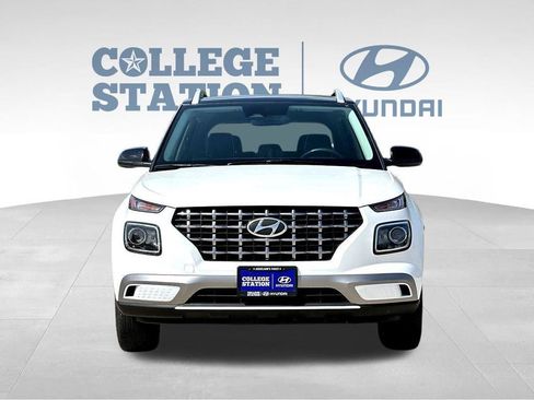 Used 2026 Hyundai Venue SEL FWD image 4