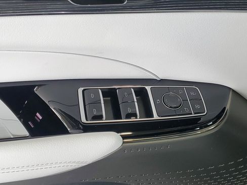 Used 2024 Cadillac Lyriq Luxury RWD image 15