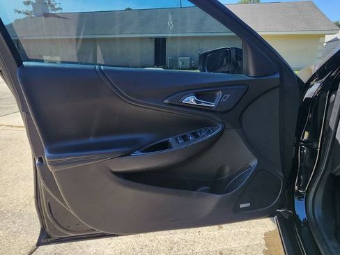Used 2018 Chevrolet Malibu LT w/ Leather Package FWD image 11