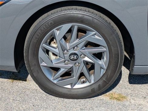 Used 2024 Hyundai Elantra SEL image 9
