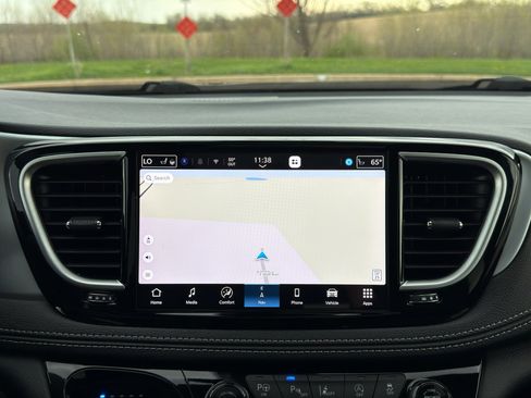 Used 2025 Chrysler Pacifica Limited w/ Uconnect Theater Family Group AWD/4WD image 24