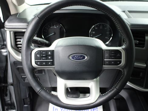 Used 2024 Ford Expedition XLT image 18