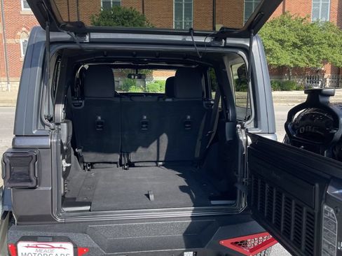 Used 2018 Jeep Wrangler Unlimited Sport S AWD/4WD image 12