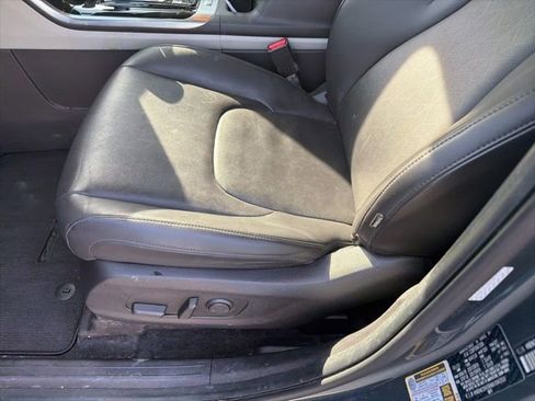 Certified 2022 Kia Carnival EX image 8