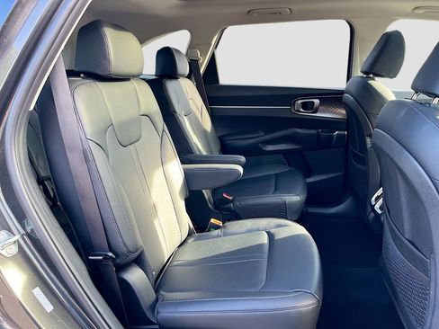 Certified 2025 Kia Sorento EX w/ EX Panoramic Sunroof Package image 27