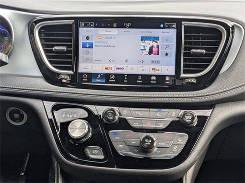 New 2026 Chrysler Pacifica Limited image 18