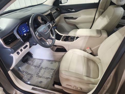 Used 2023 GMC Acadia Denali w/ Denali Technology Package image 12