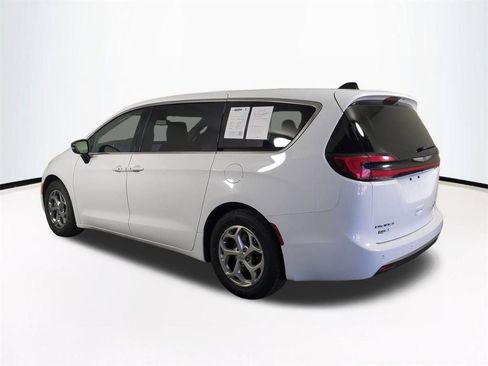 Used 2024 Chrysler Pacifica Limited image 7