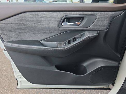 Used 2023 Nissan Rogue SV AWD/4WD image 17