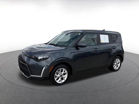 Used 2025 Kia Soul LX w/ LX Technology Package FWD image 8