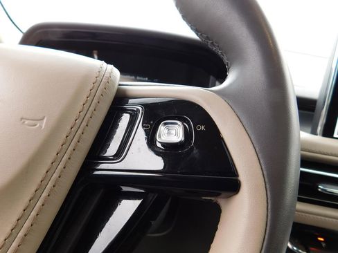 Used 2022 Lincoln Aviator AWD w/ Premium Package image 23