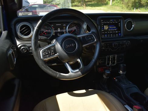 Used 2018 Jeep Wrangler Unlimited Rubicon AWD/4WD image 14