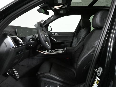 Used 2026 BMW X5 xDrive40i w/ M Sport Package image 3