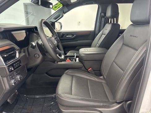Used 2025 GMC Yukon Denali image 16