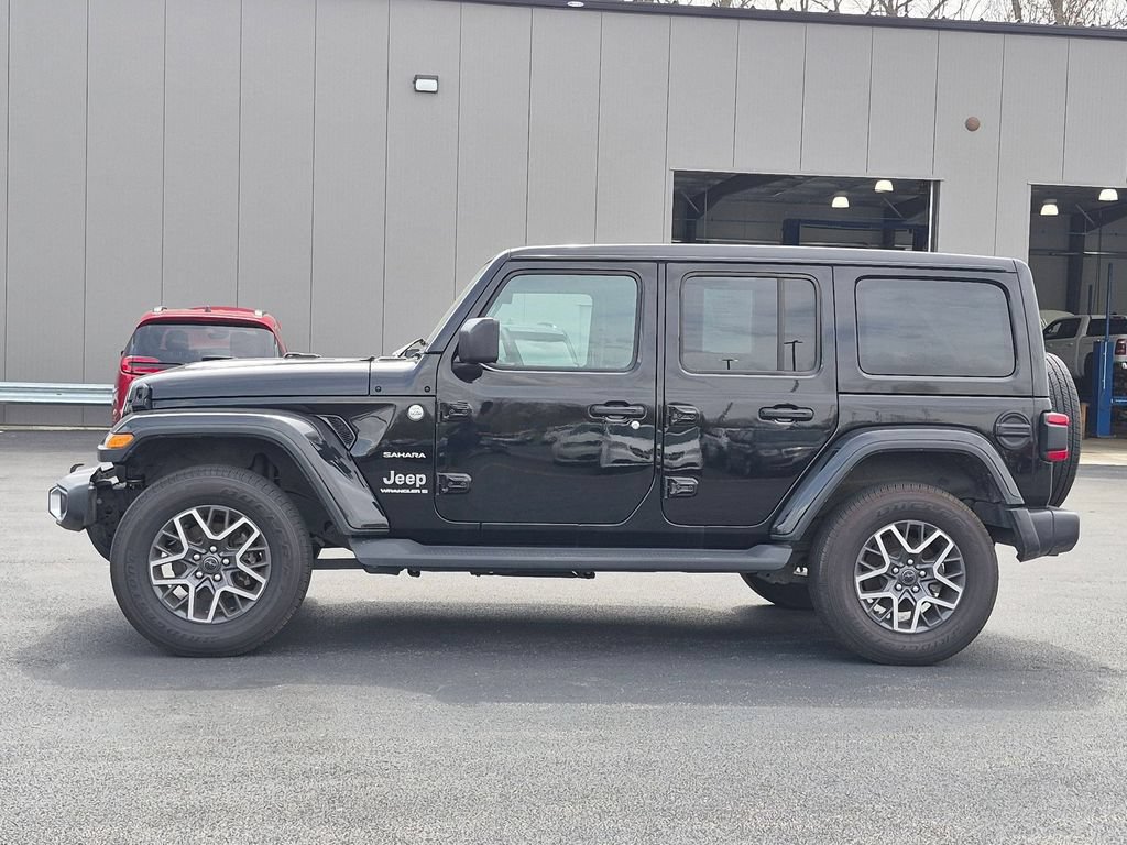Used 2024 Jeep Wrangler Unlimited Sahara w/ Technology Group AWD/4WD image 4