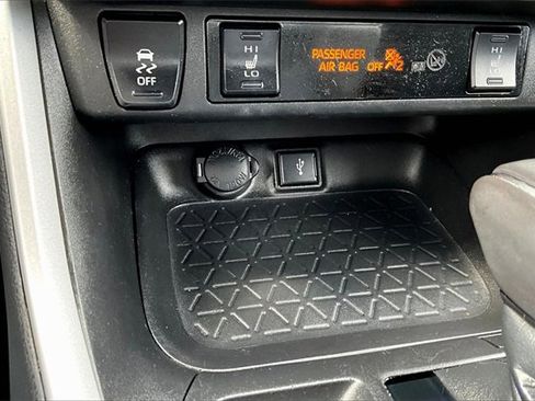 Used 2021 Toyota RAV4 XLE Premium image 48