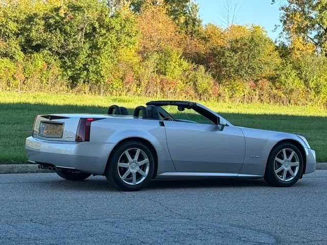 Used 2004 Cadillac XLR RWD image 17