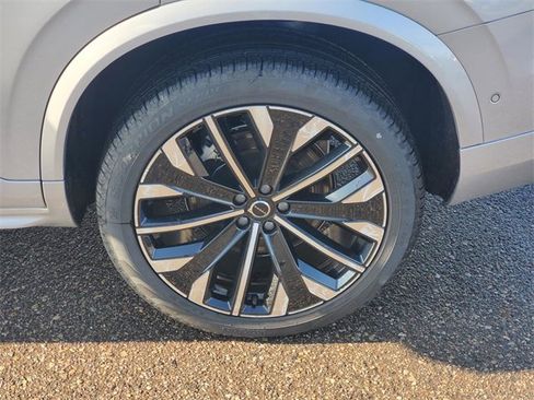 Used 2025 Volvo XC90 B6 Plus image 7