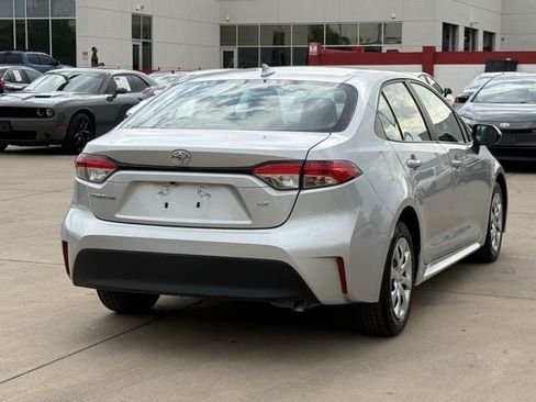 Used 2025 Toyota Corolla LE FWD image 4