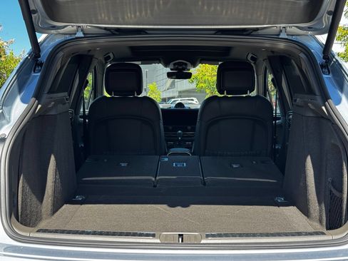 Certified 2024 Porsche Macan AWD/4WD image 40