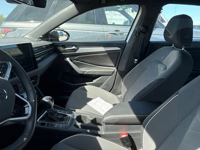 Used 2025 Volkswagen Jetta Sport FWD image 9