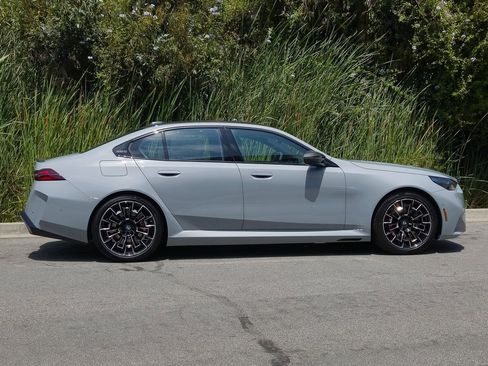 New 2026 BMW M5 w/ Carbon Package image 4