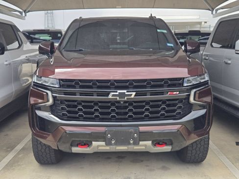 Certified 2023 Chevrolet Suburban Z71 w/ Luxury Package AWD/4WD image 2