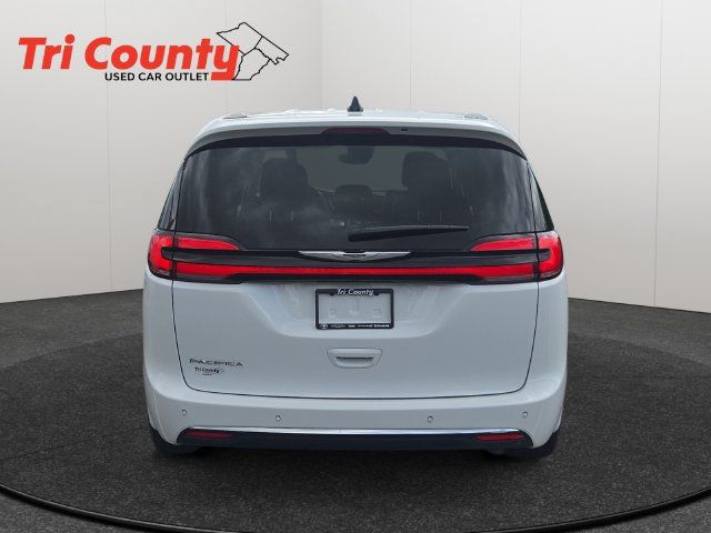 Used 2024 Chrysler Pacifica Touring-L FWD image 7