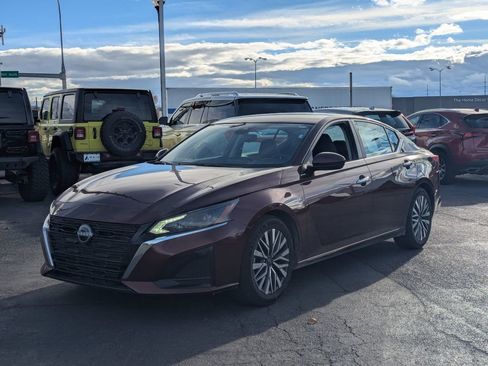 Used 2023 Nissan Altima 2.5 SV image 9