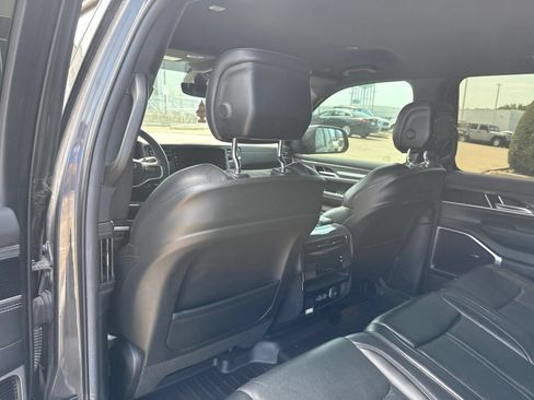 Used 2022 Jeep Wagoneer Series II RWD image 12