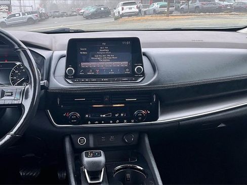 Used 2021 Nissan Rogue SV w/ Premium Package image 16